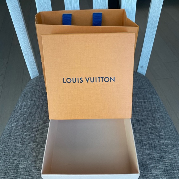 Louis Vuitton empty box with paperbag - Picture 2 of 2